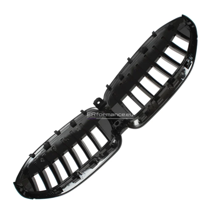 BMW G20 G21 PRE LCI viengubos grotelės blizgios juodos iš galo arti