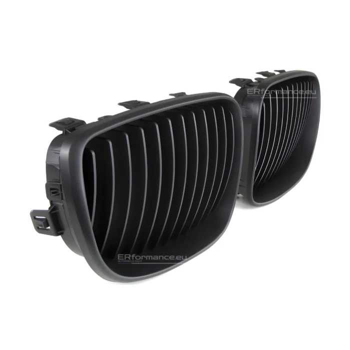 bmw e81 e82 e87 e88 lci viengubos grotelės matinės juodos 07-11 iš šono