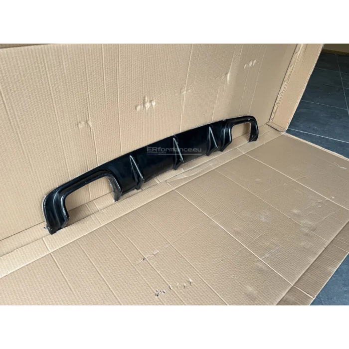 bmw e39 difuzorius dvigubas blizgus juodas sedano universalo M iš kairės