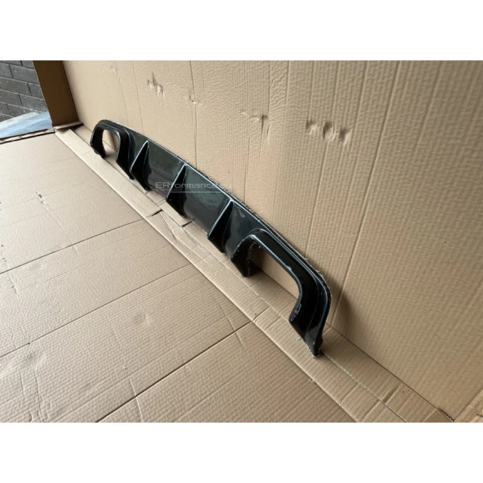 bmw e39 difuzorius dvigubas blizgus juodas sedano universalo M iš dešinės