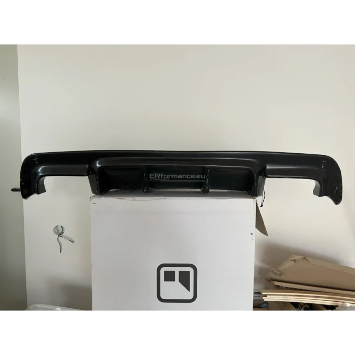 bmw e60 e61 difuzorius dvigubas blizgus juodas m bamperiui iš priekio