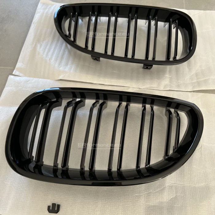 bmw e60 e61 dvigubos grotelės su defektu iš arti