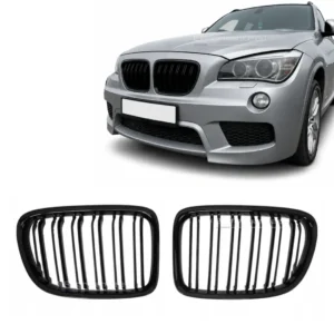 bmw e84 x1 dvigubos grotelės blizgios juodos pagrindinė