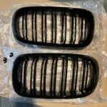 BMW F15 F16 X5 X6 dvigubos grotelės, blizgios juodos (defektas)